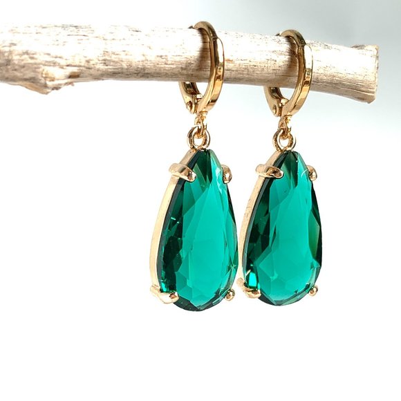 Emerald Glass single drop prong set stone Earrings ~NWT - Picture 3 of 10